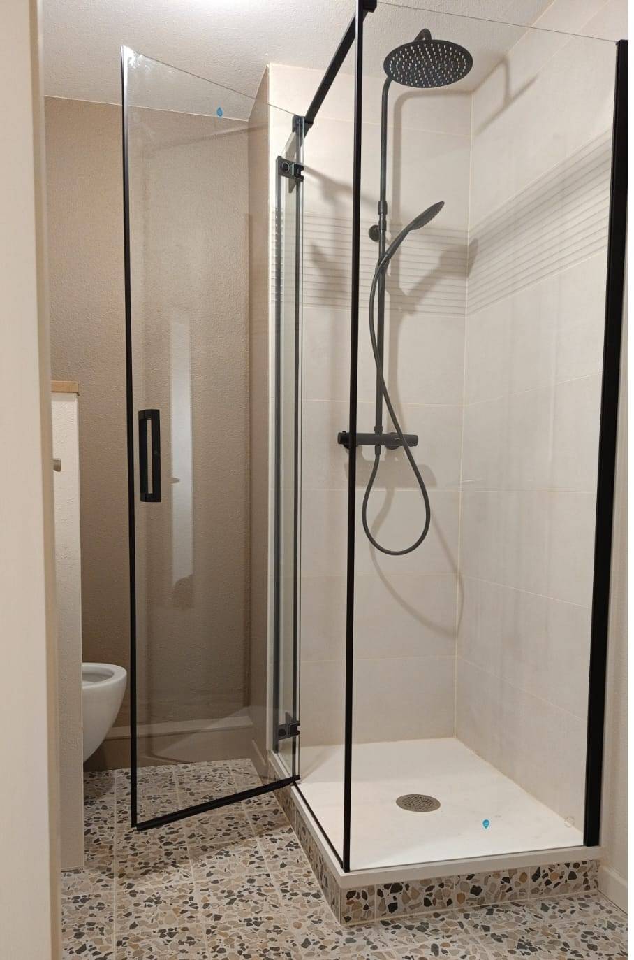 Douche receveur colonne de douche evacuation paroie de douche